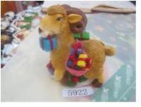 Сувеник баран-копилка с подарками 6137-1