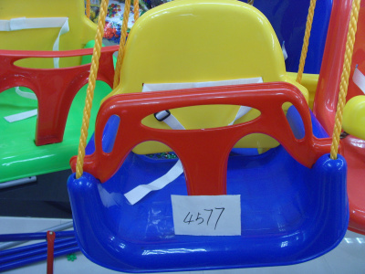 Качели пластик на вер.со спинкой и планкой 1   4577