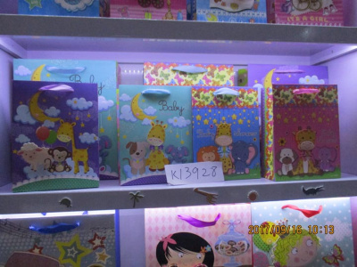 Пакет подарочный с рисунком микс средний К13928