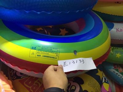 Надувной круг радуга в пакете Е13133